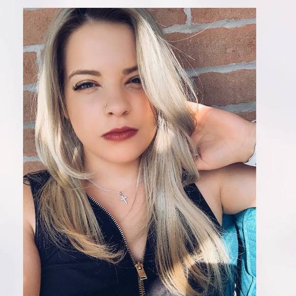 Meet your Posher, Mariana - Picture 1 of 1